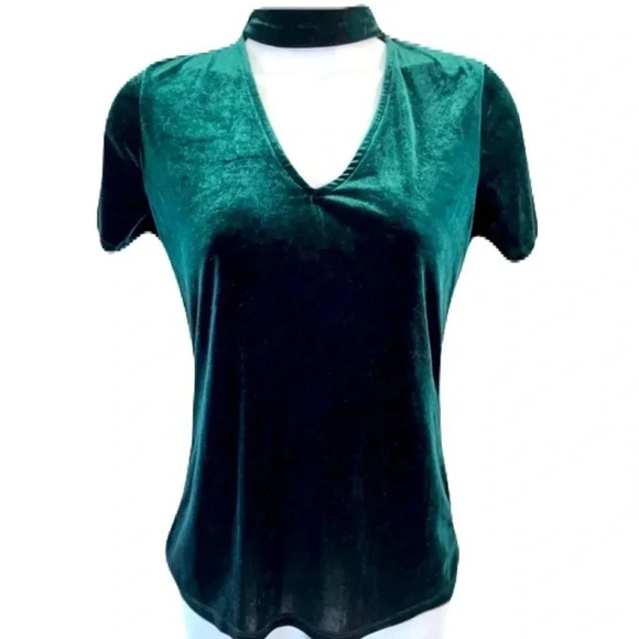 Streetwear Society Tops - Streetwear Society/ 🌳 Forest green  velvet choker t-shirt/ Size US M